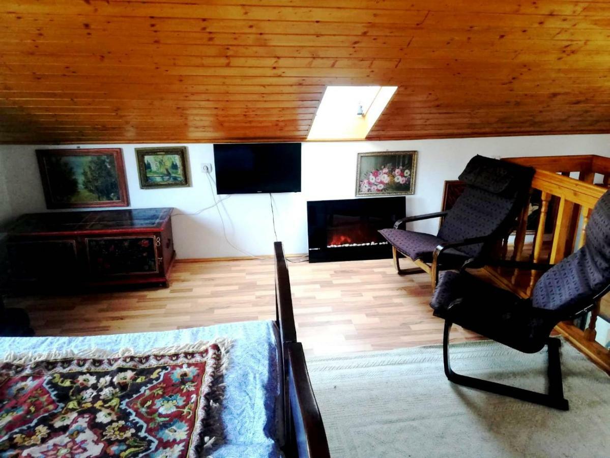Leyla Guesthouse Castel Брашов Екстериор снимка
