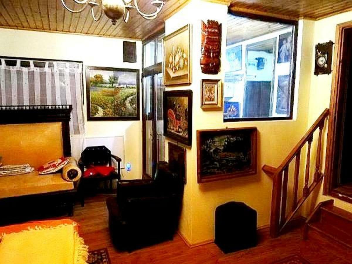 Leyla Guesthouse Castel Брашов Екстериор снимка